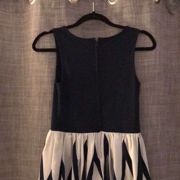 Navy blue and white patterned dress. - Picture 5 of 5